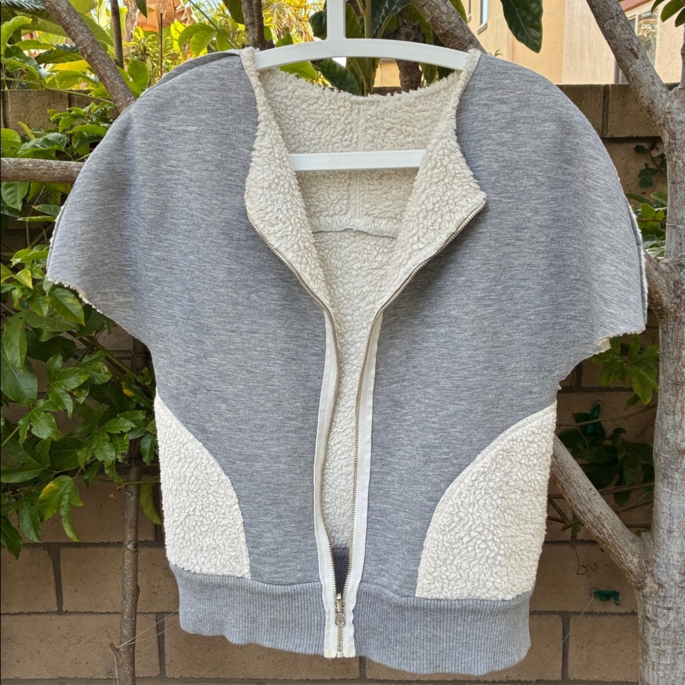AIKO Reversible sherpa sweatshirt jacket size small